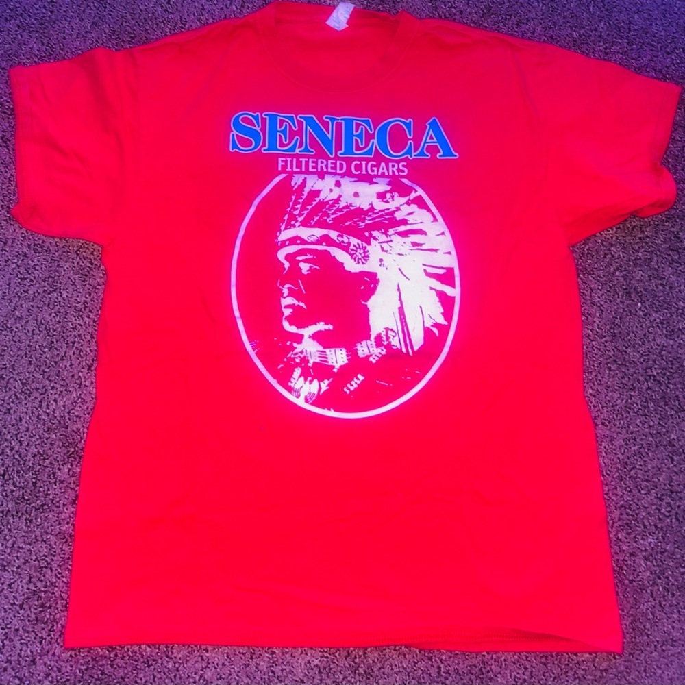 Seneca filtered cigars red graphic T shirt men’s large